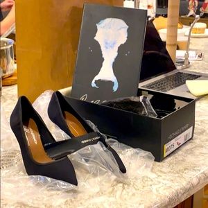 Donald J Pliner Black Crepe Pumps